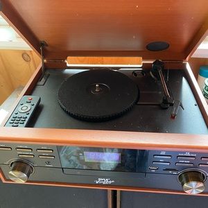 Pyle Bluetooth compatible turn table. Update your record player! I ♥️ LPS!!